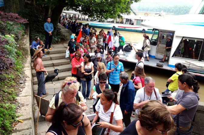Docking at Yangshuo presents the tourist, lulled into sleepiness by a big lunch buffet and long boat trip, an opportunity to be all out attacked by peddlers, pickpockets, and personal tour advisors.
